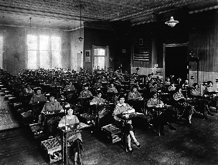 1920s Radium factory girls